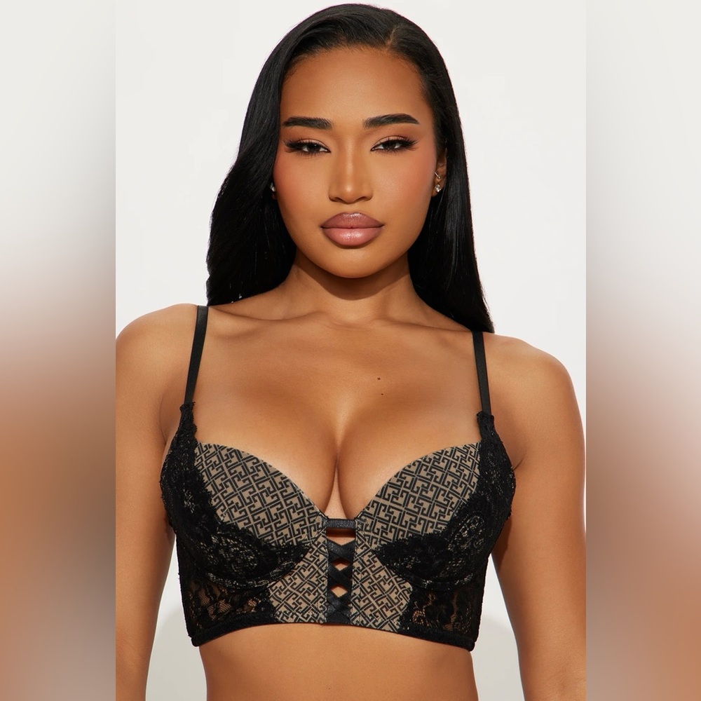✨🖤Fashion Nova Bralette Top🖤✨